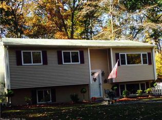 33 Ironworks Rd, Clinton, CT 06413