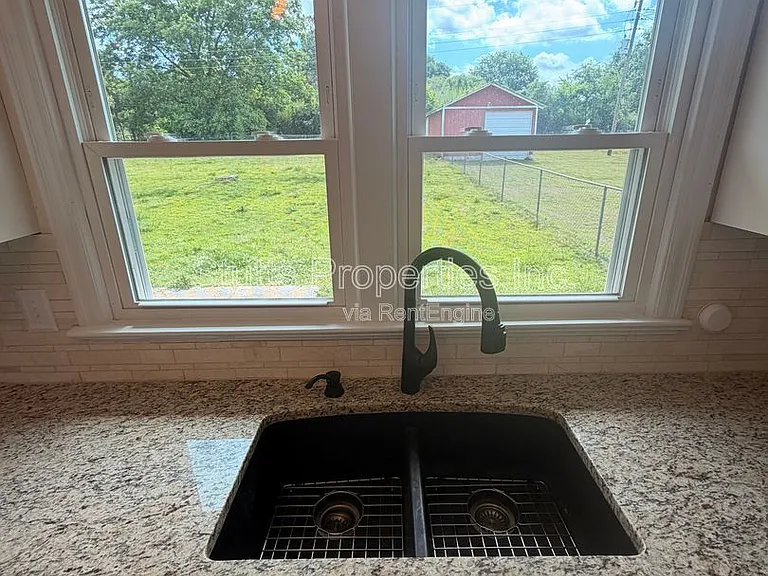 104 Camellia Dr — Photo 6