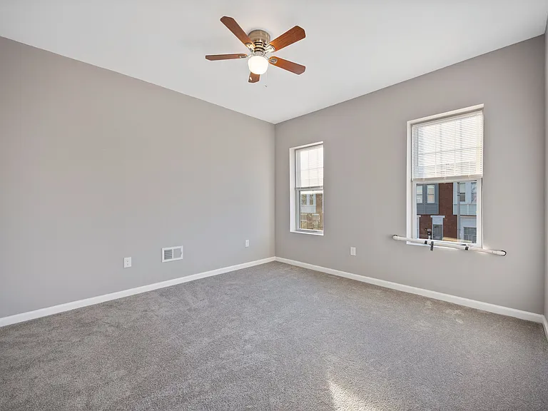 723 N Luzerne Ave — Photo 16