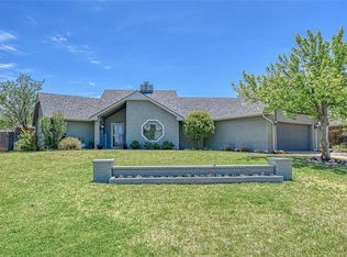 2105 Lakewood Dr, Chickasha, OK 73018