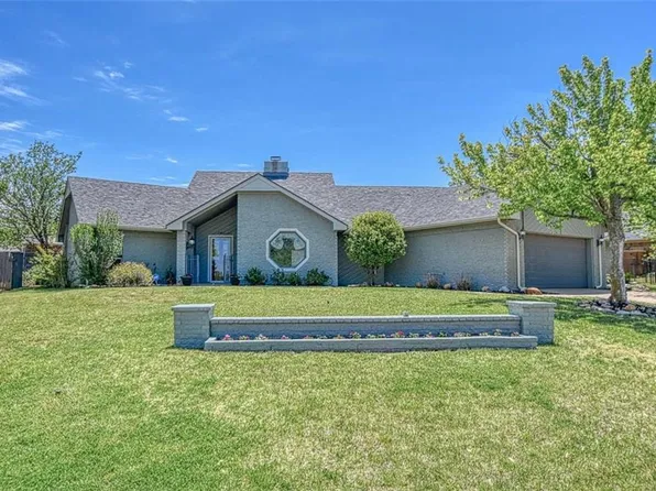 2105 Lakewood Dr, Chickasha, OK 73018