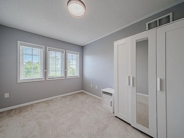 28 Samandria Ave #UPPER — Photo 38