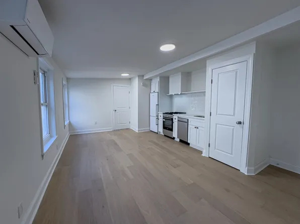 2039 Green St #3R, Philadelphia, PA 19130