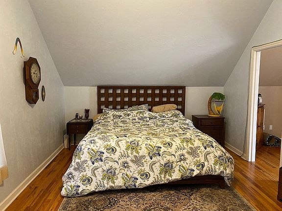 5th image of 160 Brookside Dr