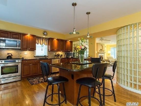 2nd image of 388 Bayville Ave
