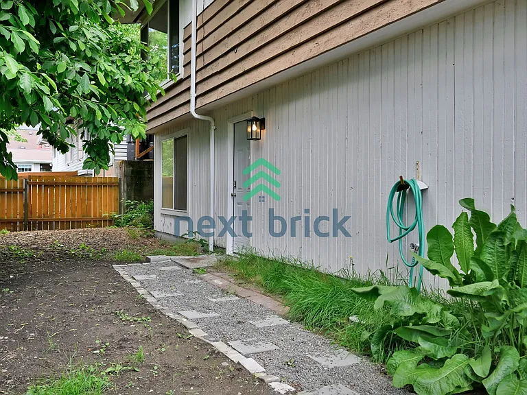3701 NE 75th St — Photo 10