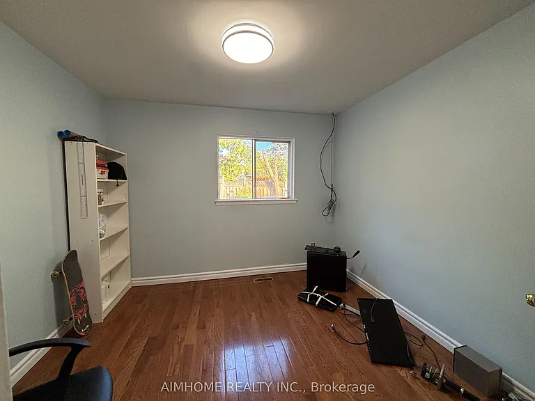 94 Broomfield Dr — Photo 5
