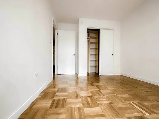 Rented by Manhattan Realty Group | media 6