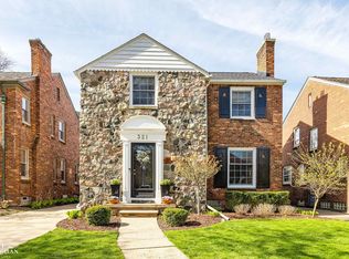 321 Merriweather Rd, Grosse Pointe Farms, MI 48236