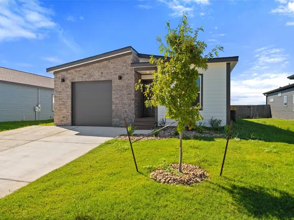 2026 Applewood Dr, Lockhart, TX 78644