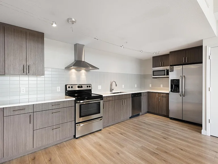 E14 Apartments — Photo 39