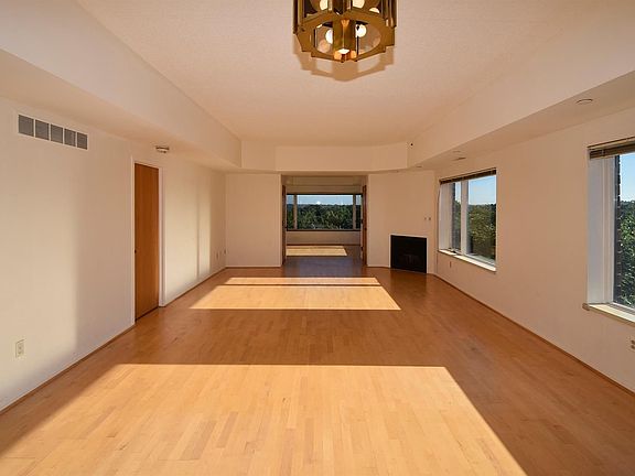 4th image of 505 E Huron St APT 509