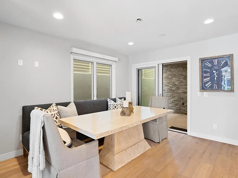 219 Diamond Ave — Photo 11