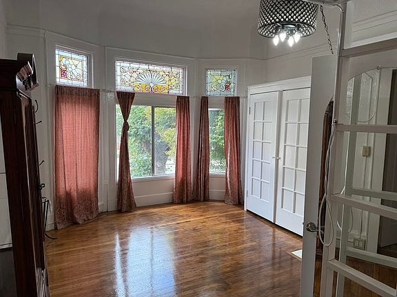 High ceilings allow for loft bed which is built in over the Kitchen area. Stained Glass window are beautiful. Serene view of Trees on a quiet residential street in lovely Pacific Heights neighborhood.