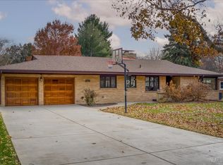 522 Kingsway Dr, Aurora, IL 60506