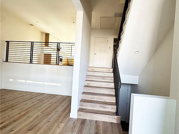 4th image of 501 N Santa Anita Ave #B