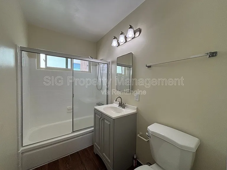 526 E Windsor Rd #10 — Photo 12
