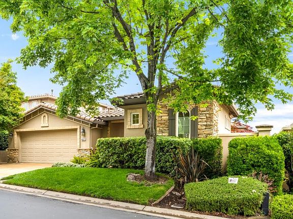 2nd image of 4027 Royal Troon Dr