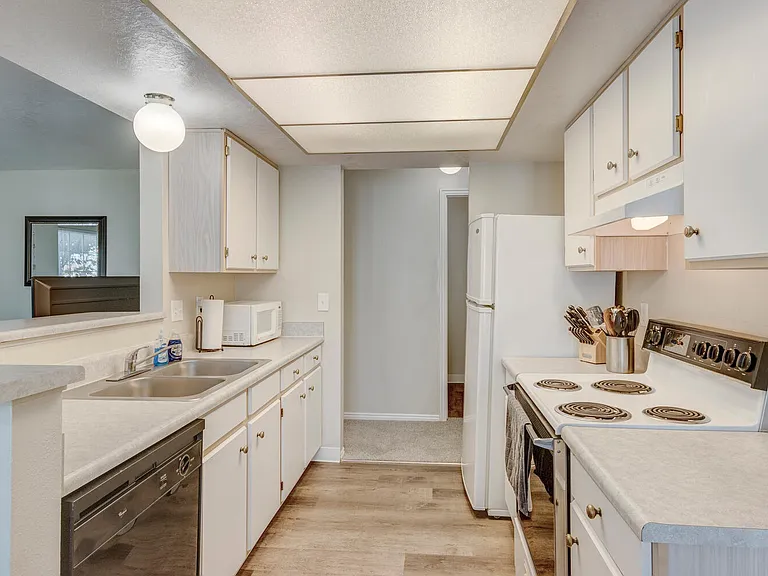 Parkwood Pointe Apartments — Photo 115