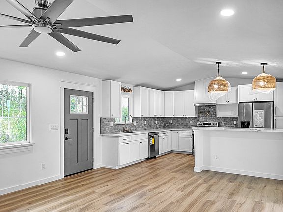 3rd image of 16-2034 Coconut Dr
