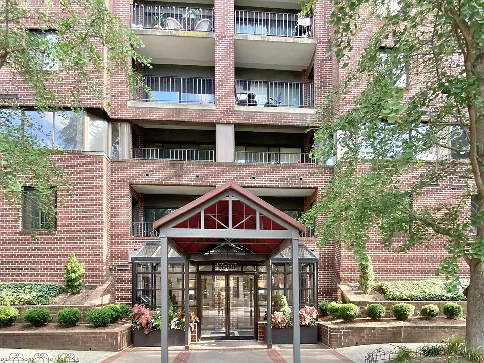 1600 Prince St #210