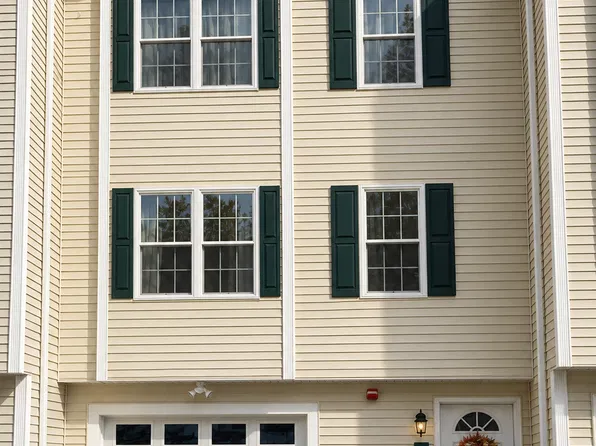 16 Clifton St APT G, Taunton, MA 02780