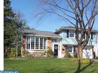 10 Green Tree Rd, Stratford, NJ 08084