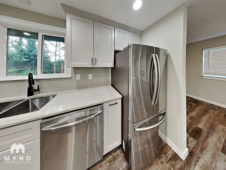 1928 214th St SW — Photo 6