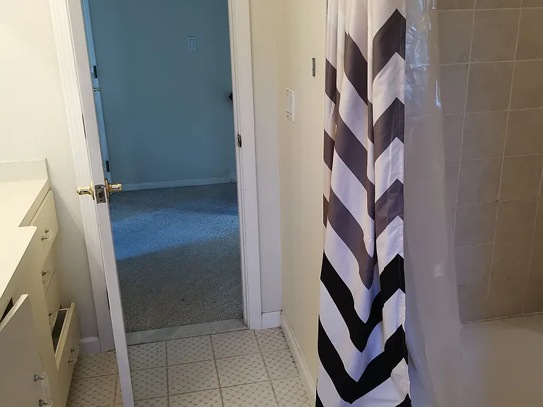 Main bathroom on the 2nd floor