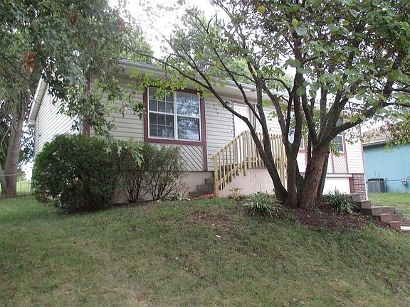 3rd image of 804 SE 19th St