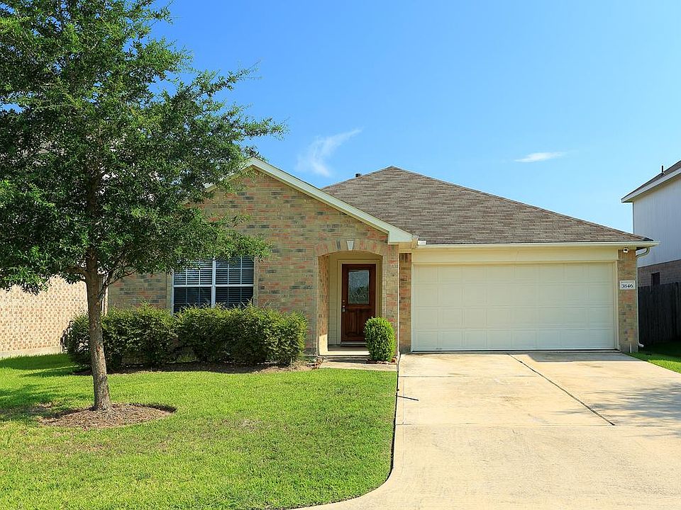 Beautiful front view of home.