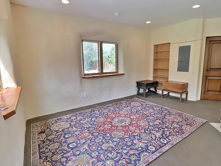345 Niagara Ave — Photo 6