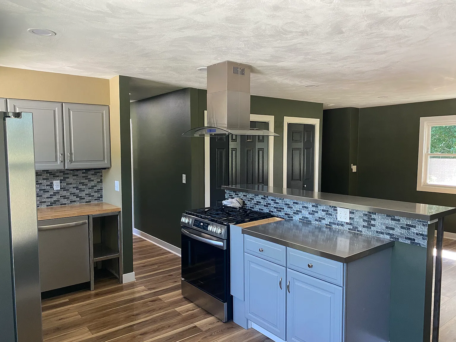 3 bed, 1200 sqft, $1,700 — Photo 4