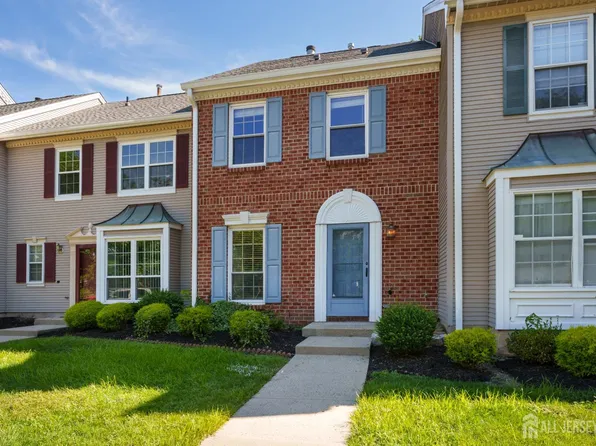 357 Hadleigh Ln, North Brunswick, NJ 08902