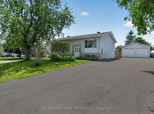 2652 Lawrence Ave, Innisfil, ON L9S 1C9