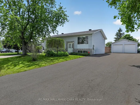 2652 Lawrence Ave, Innisfil, ON L9S 1C9