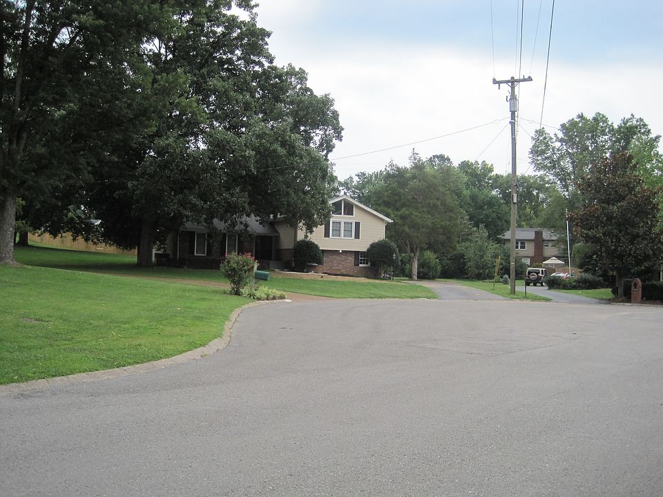 Beautiful cul de sac