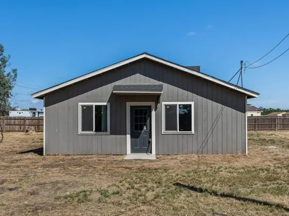 2557 E Stanford Ave, Pixley, CA 93256