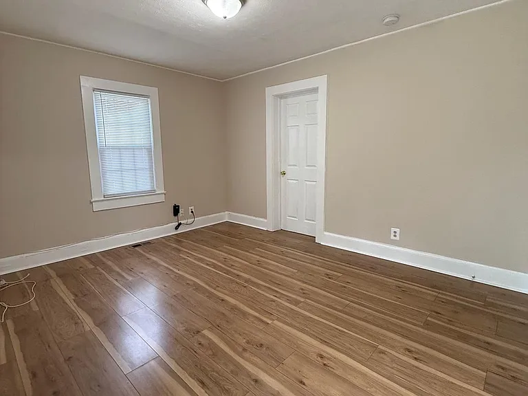 920 Northside Dr — Photo 2