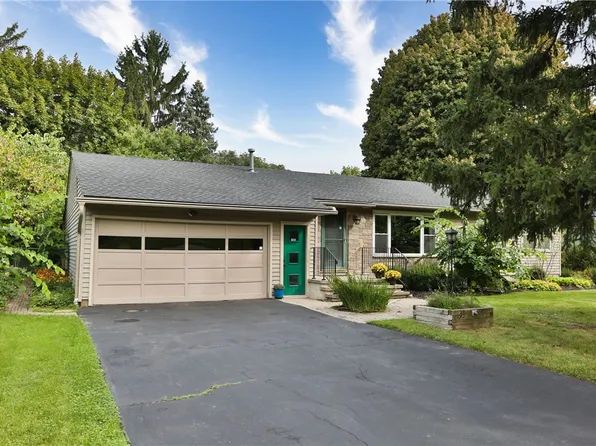 195 Willowcrest Dr, Rochester, NY 14618