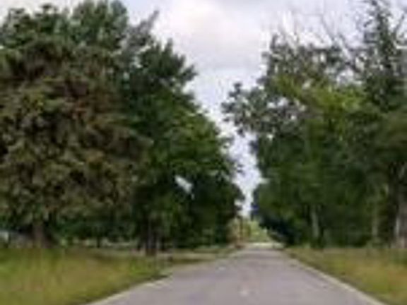 Exterior Neighborhood (street photo)