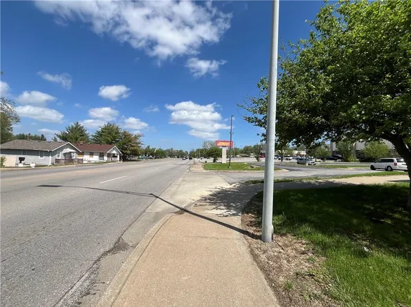 2335 S Sterling Ave, Independence, MO 64052