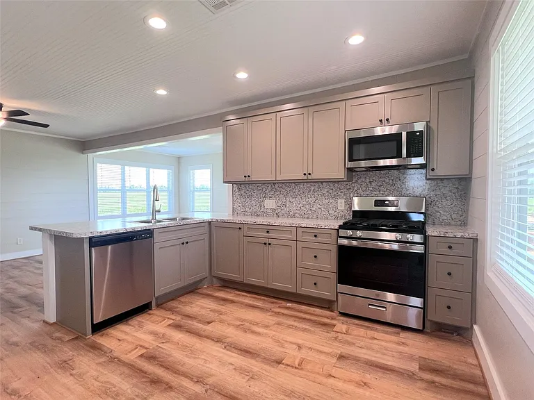 12201 Emshoff Rd — Photo 10