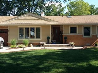 518 Brynhaven St, Elk Grove Village, IL 60007