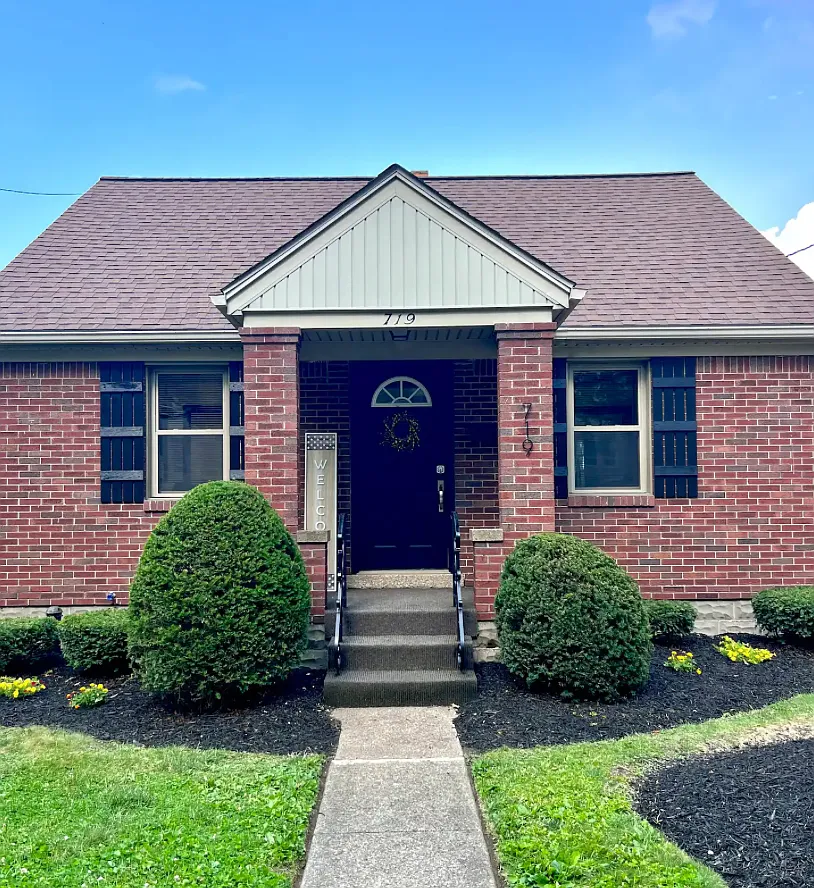 2 bed, 800 sqft, $1,600 — Photo 1