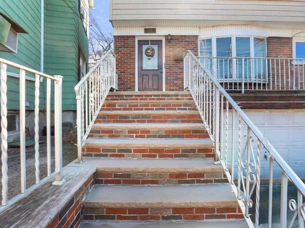 576 Avenue East image 3 of 17