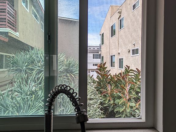 4th image of 144 Monterey Blvd APT C