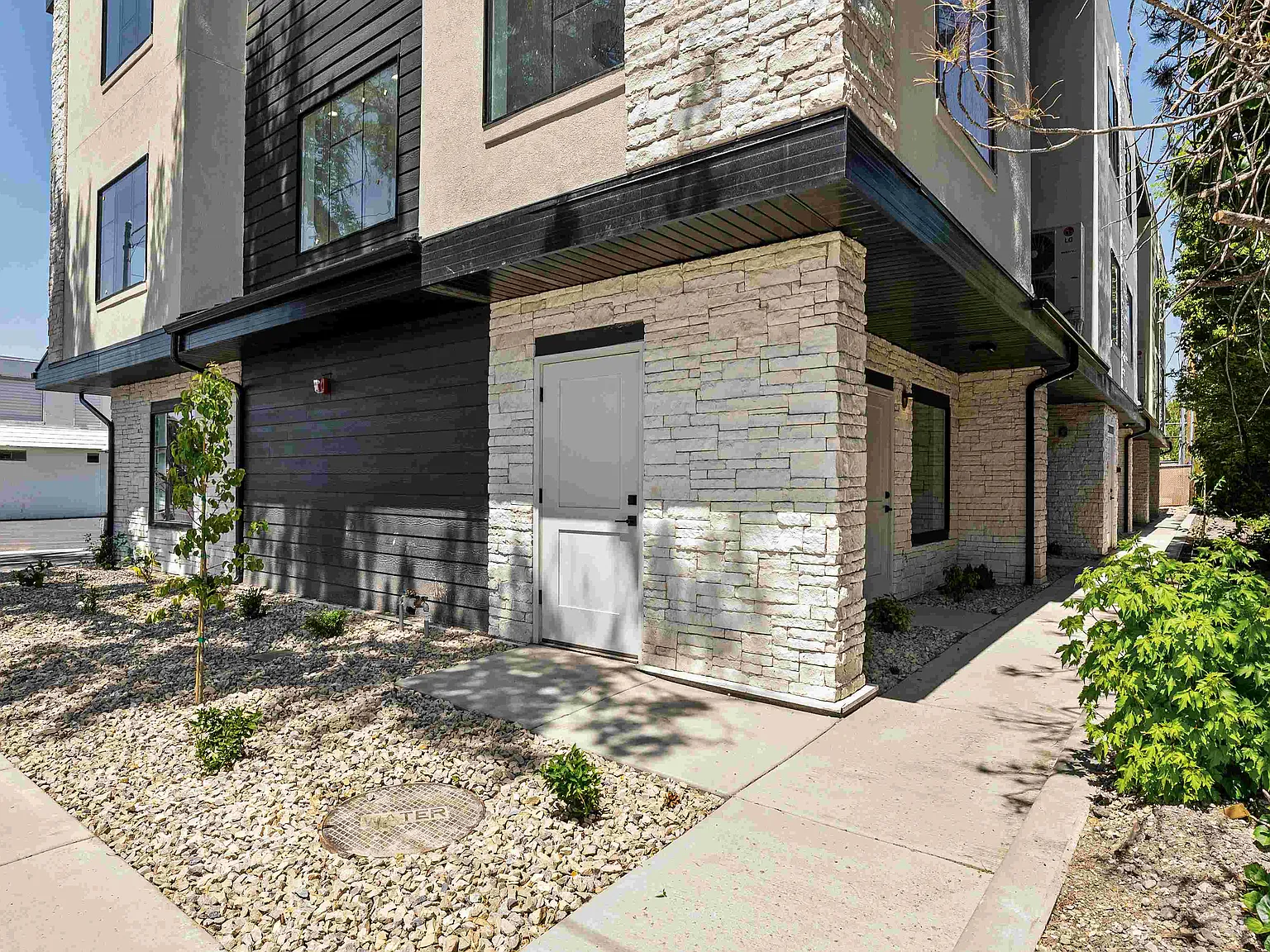 321 E 2100 S — Photo 4