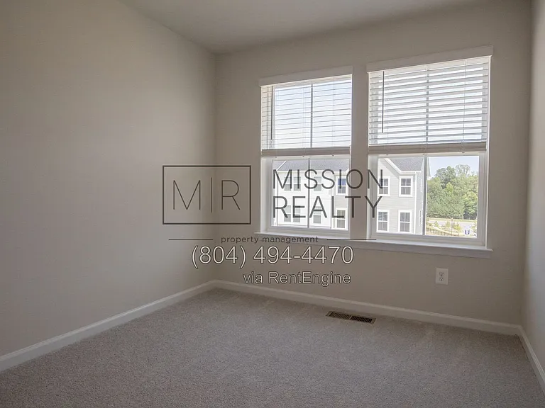 8756 Whitman Dr — Photo 22