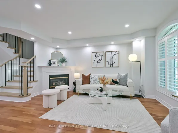 208 Georgian Dr, Oakville, ON L6H 6T8